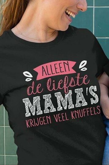 Alleen De Liefste Mama's Krijgen Veel Knuffels Shirt