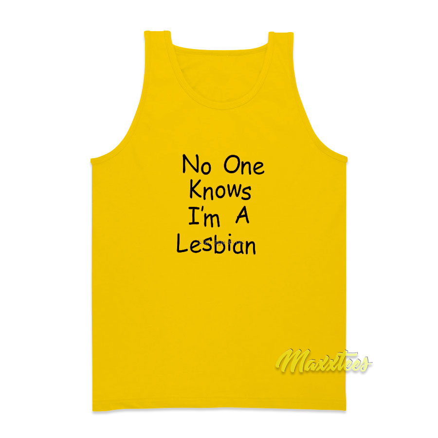 Knows I'm A Lesbian' Essential Tank Top